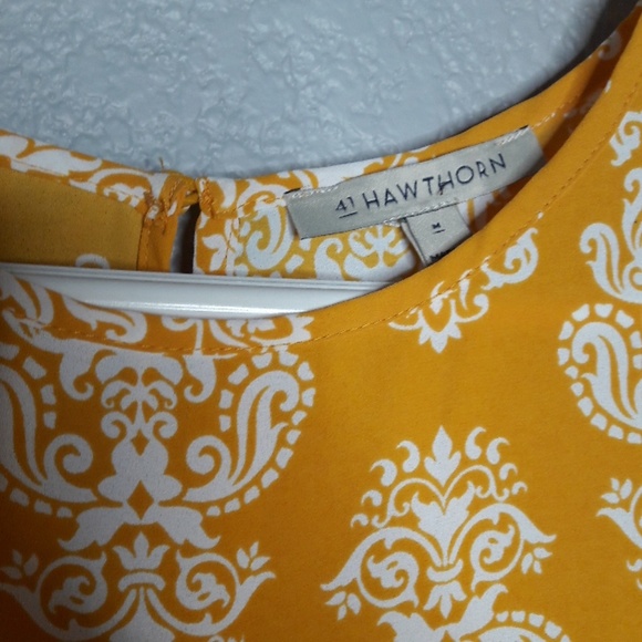 Stitch Fix 41 Hawthorn Yellow Fleur De Lis Top - Picture 4 of 8